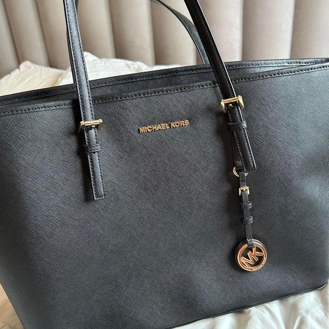 Michael Kors Women's Tote bags - Black on Productcaster.