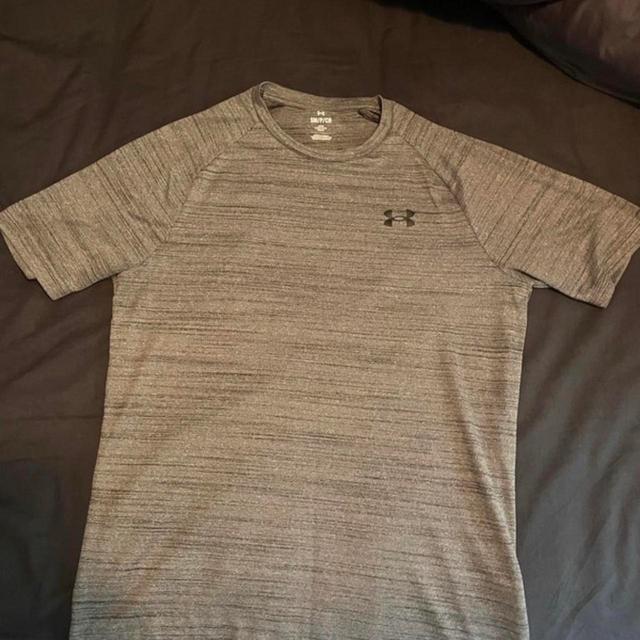 Under Armour Men's T-shirt - Grey - S on Productcaster.