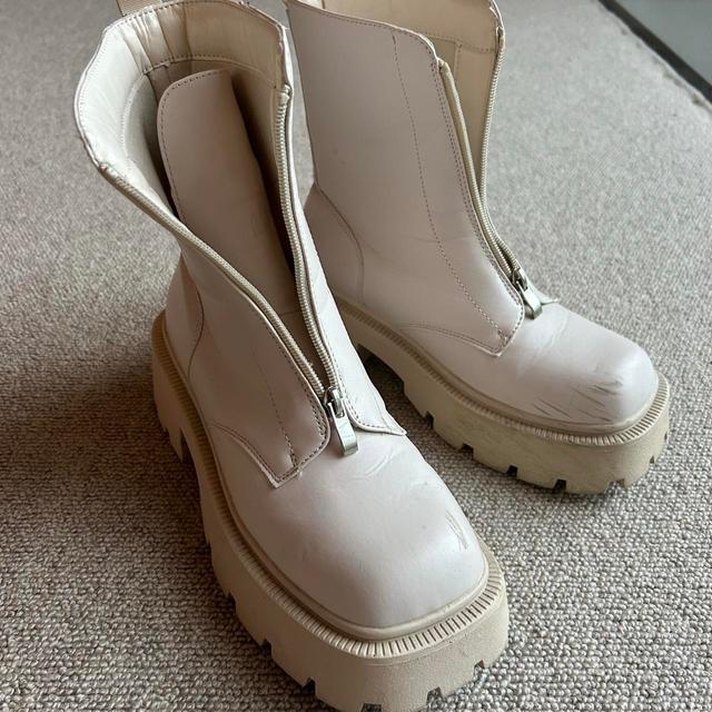 Women's Boots - Cream - UK 5.5 on Productcaster.