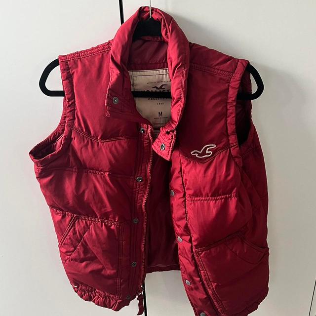 Hollister Co. Men's Gilet - Red - M on Productcaster.