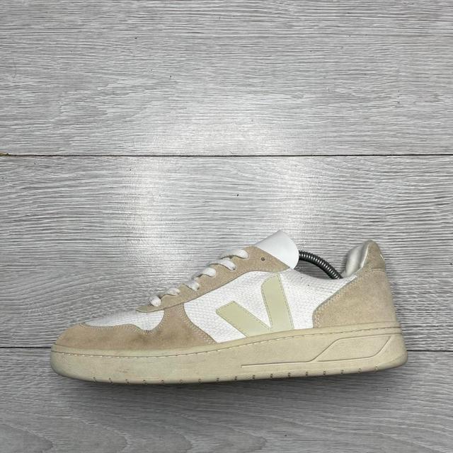 Veja Men's Trainers - Cream/White - UK 10 on Productcaster.