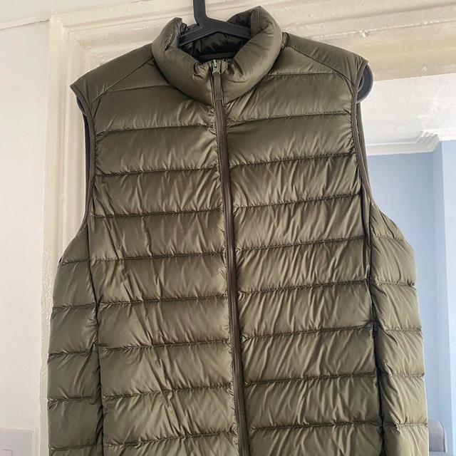 UNIQLO Men's Gilet - Khaki - M on Productcaster.