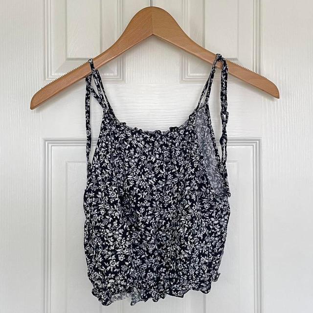 Brandy Melville Women's Crop top - Black - One size on Productcaster.