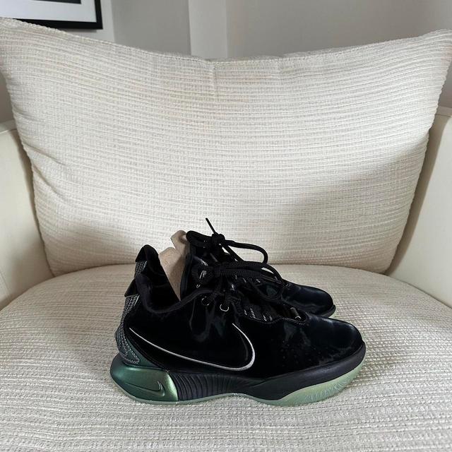 Nike Women's Trainers - Black/Green - UK 5.5 on Productcaster.