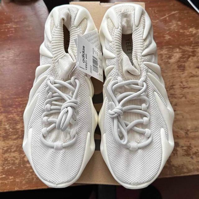 Yeezy Men's Trainers - White/Cream - UK 9.5 on Productcaster.