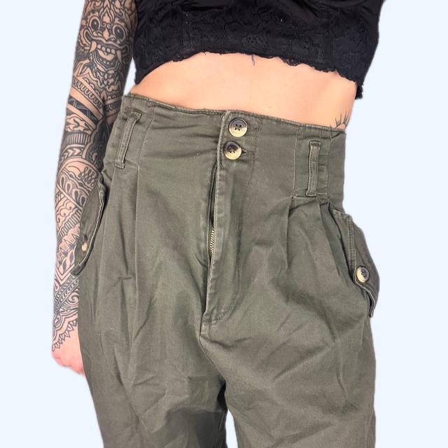 H&M Women's High waisted Trousers - Green - S on Productcaster.