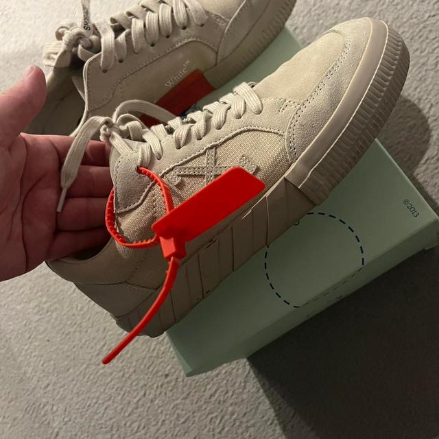 Off-White Men's Trainers - Cream - UK 6 on Productcaster.