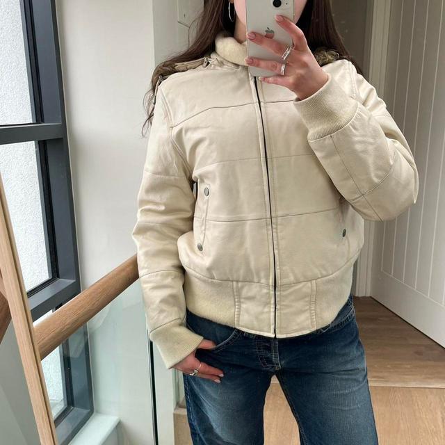 Reclaimed Vintage Women's Puffer Jacket - Cream - M on Productcaster.