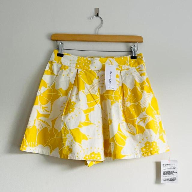 Miss Selfridge Women's Shorts - White/Yellow - UK 8 on Productcaster.