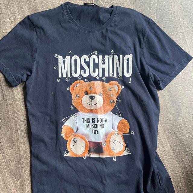 Love Moschino Men's T-shirt - Navy - M on Productcaster.