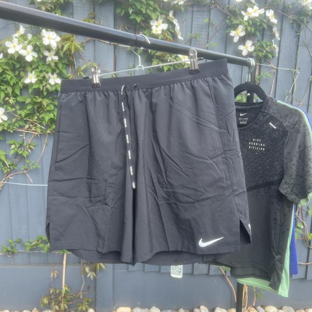 Nike Men's Shorts - Black - L on Productcaster.