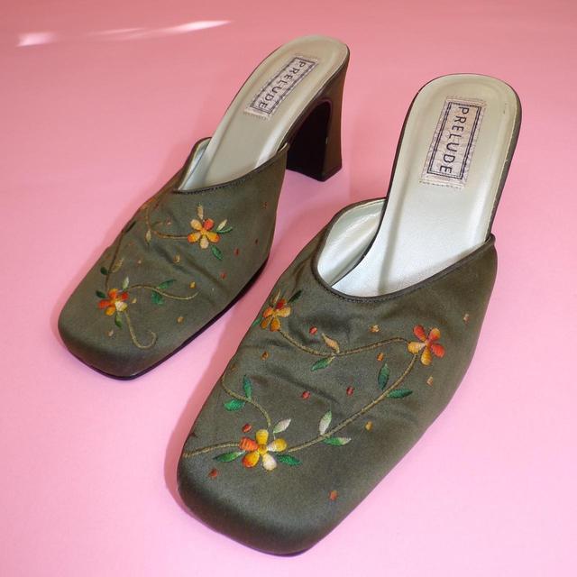 Vintage Women's Mules - Khaki - UK 5 on Productcaster.