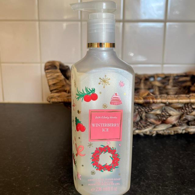 Bath & Body Works Hand soap - White on Productcaster.