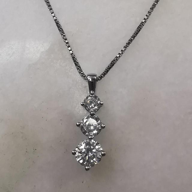 Preloved Women's Necklace - White/Silver on Productcaster.