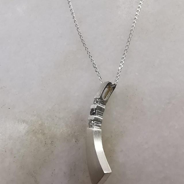 Preloved Women's Necklace - White/Silver on Productcaster.