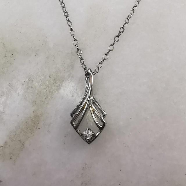 Preloved Women's Necklace - Silver/White on Productcaster.