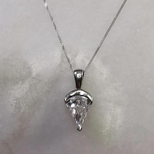 BRAND UNIQUE Women's Necklace - White/Silver on Productcaster.