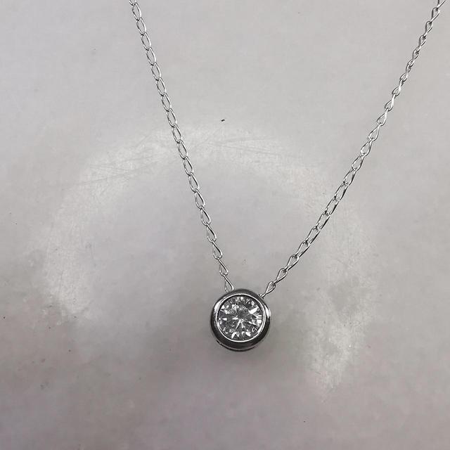 BRAND UNIQUE Women's Necklace - White/Silver on Productcaster.