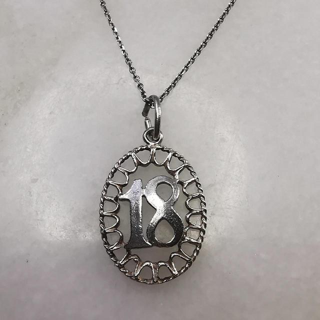 BRAND UNIQUE Women's Necklace - Silver on Productcaster.