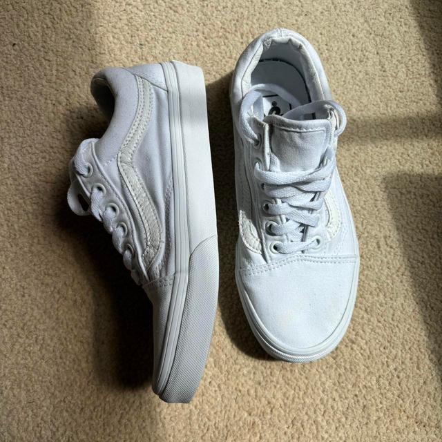 Vans Kids' Trainers - White on Productcaster.