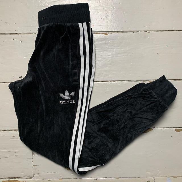 Adidas Originals Women's Sweatpants - Black - UK 4 on Productcaster.