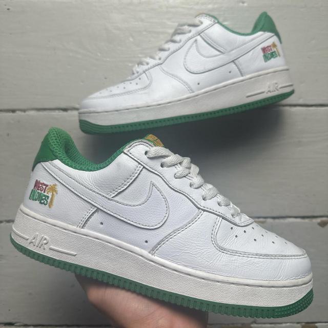 Nike Women's Trainers - White/Green - UK 6 on Productcaster.