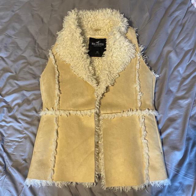 Hollister Co. Women's Gilet - Cream - UK 8 on Productcaster.