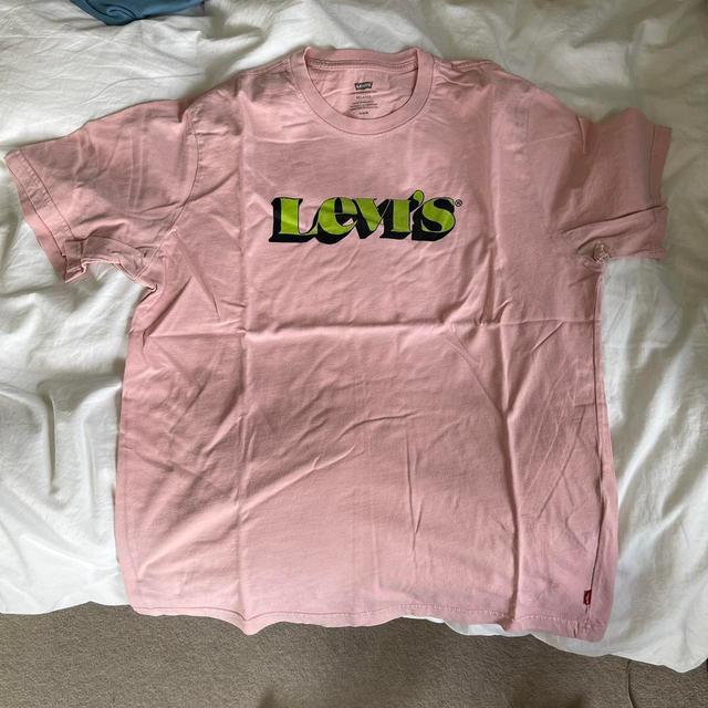 Levi's Women's T-shirt - Pink - M on Productcaster.