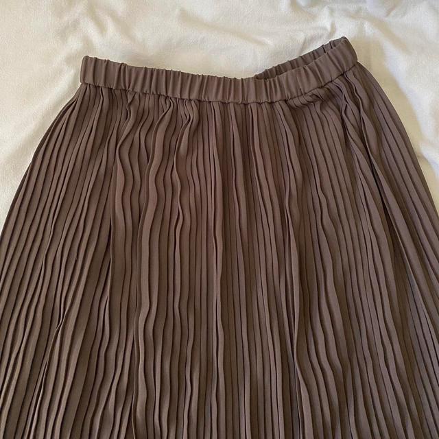 UNIQLO Women's Casual Skirt - Khaki/Green - 24" on Productcaster.