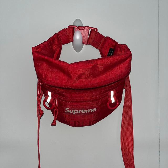 Supreme Men's Crossbody bags - Red on Productcaster.