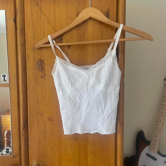 Urban Outfitters Women's Crop top - White - 8 on Productcaster.