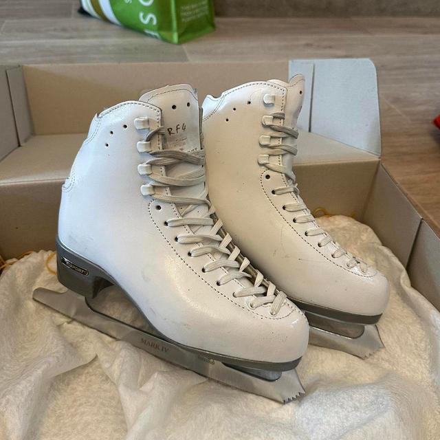 Inline and roller skating - White on Productcaster.