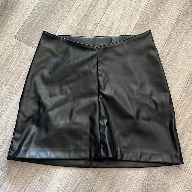 H&M Women's Skirt - Black - UK 8 on Productcaster.