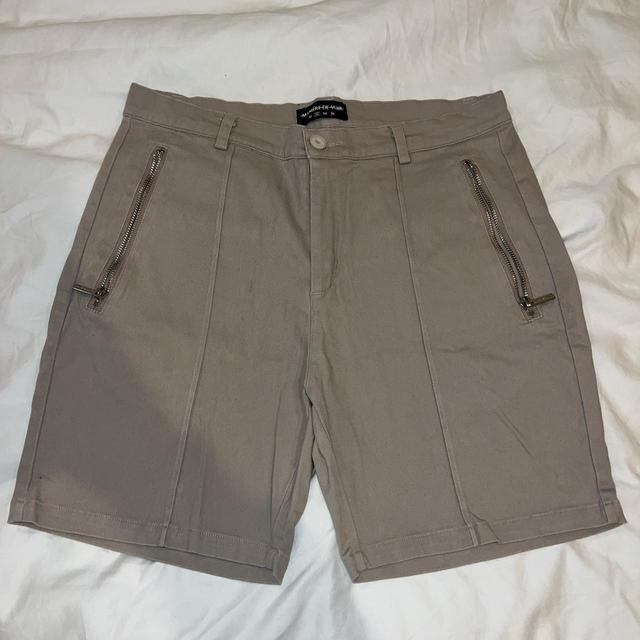 Maniere De Voir Men's Shorts - Grey - 32" on Productcaster.