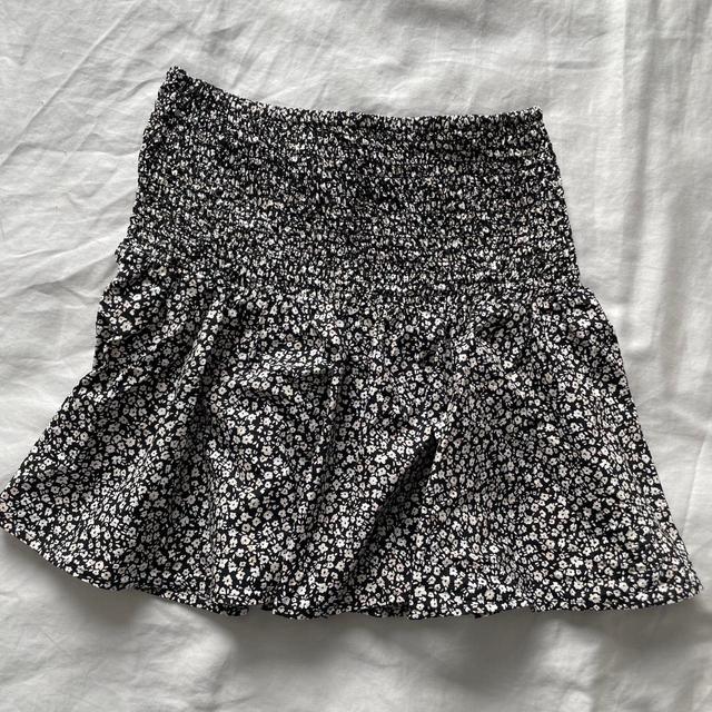 H&M Women's Skirt - Black - XS on Productcaster.