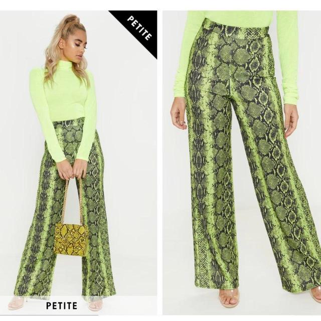 PrettyLittleThing Women's Wide leg Printed Trousers - Yellow - UK 8 on Productcaster.