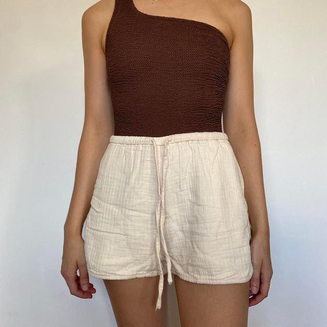 Zara Women's Shorts - Cream - XS on Productcaster.