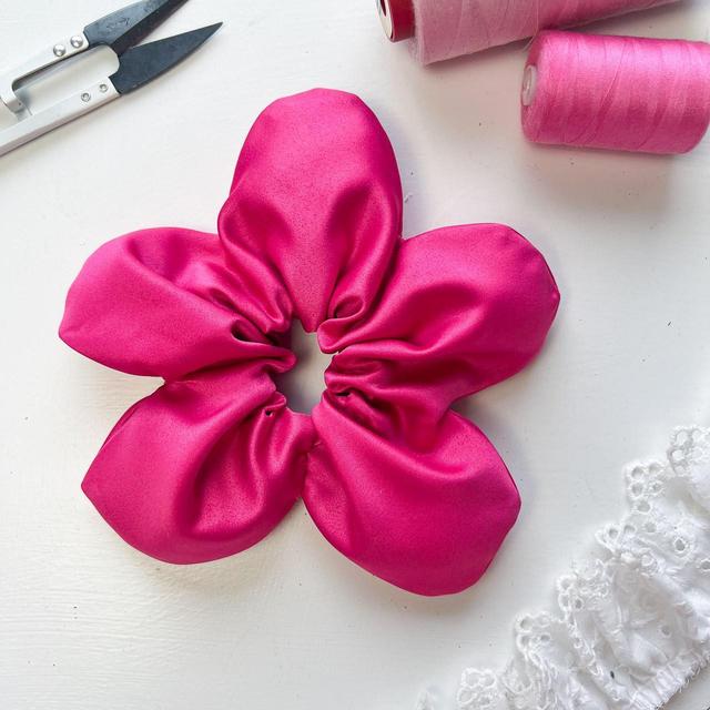 Independent Women's Hair accessory - Pink on Productcaster.