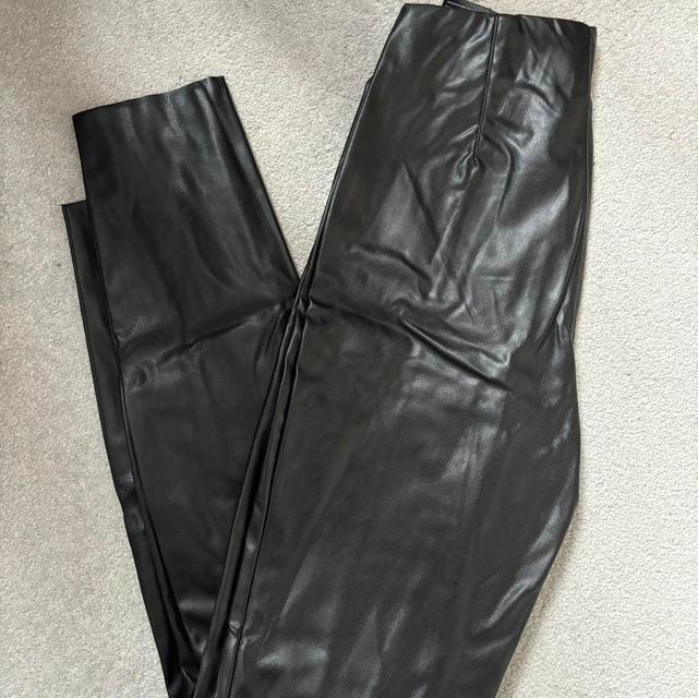 H&M Women's Trousers - Black - UK 6 on Productcaster.