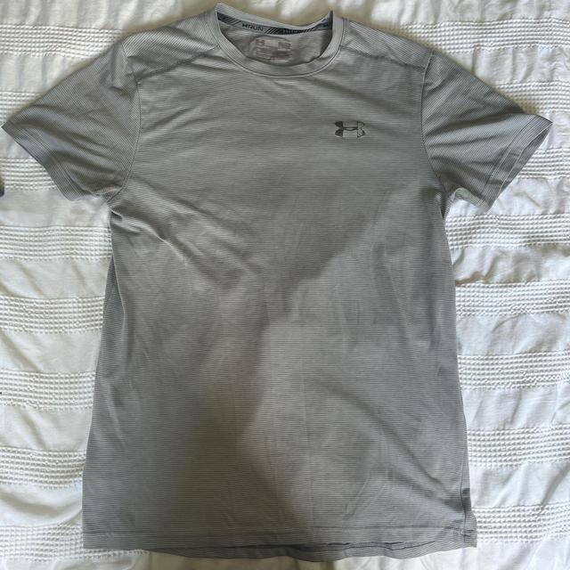 Under Armour Men's T-shirt - Grey/Silver - M on Productcaster.