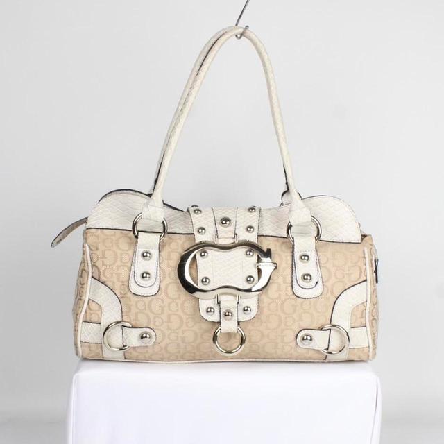 Guess Women's Shoulder bags - Cream on Productcaster.