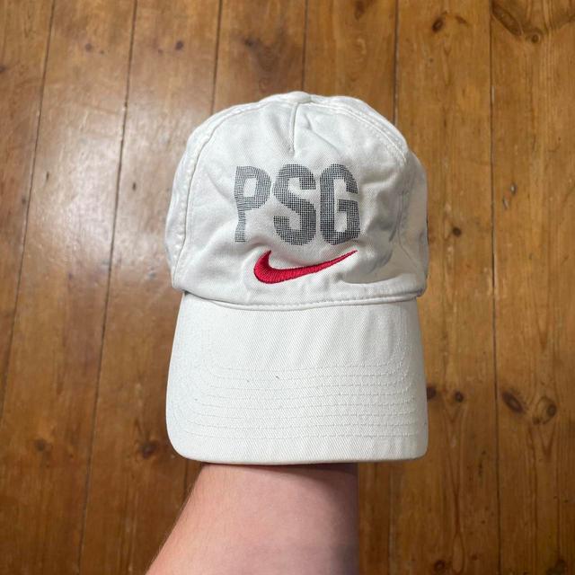 Nike Men's Caps - White/Red on Productcaster.