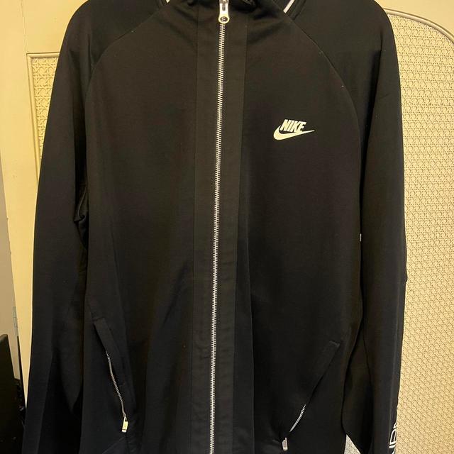 Nike Men's Lightweight Jacket - Black - M on Productcaster.