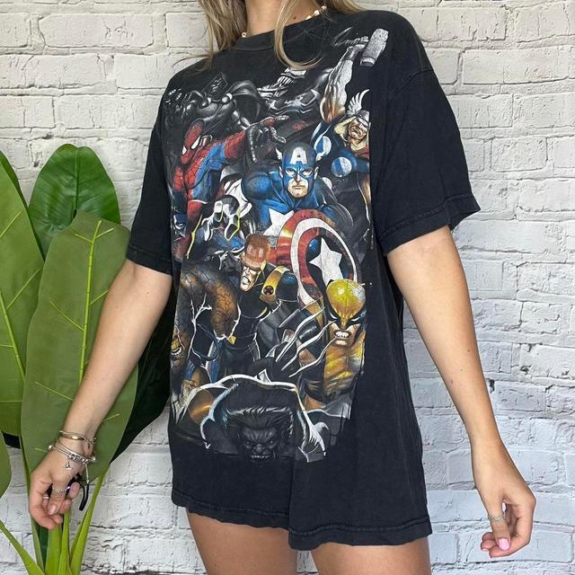 Marvel Men's T-shirt - Black - L on Productcaster.