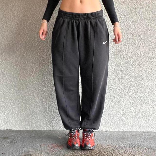 Nike Women's Sweatpants - Black - S on Productcaster.