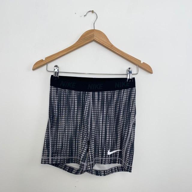 Nike Women's Shorts - Grey/Black - M on Productcaster.