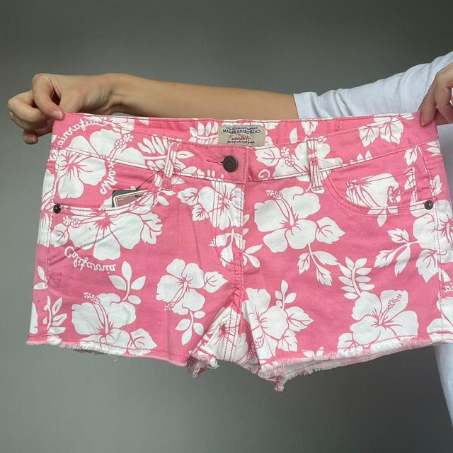 American Vintage Women's Shorts - Pink/White - S on Productcaster.