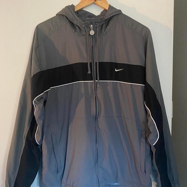 Nike Men's Lightweight Jacket - Grey - M on Productcaster.