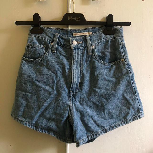 Levi's Women's Shorts - Blue - 24" on Productcaster.