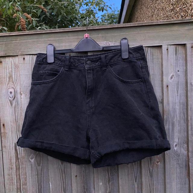 H&M Women's Shorts - Black - M on Productcaster.